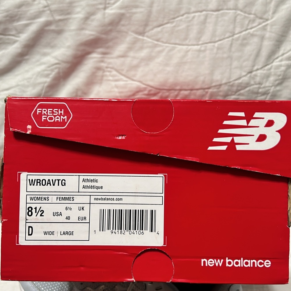 New Balance Women’s Tennis Shoes. Sz 8 1/2 - Picture 4 of 4
